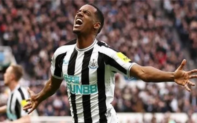 تقارب نهائي.. إيزاك يجتاز الفحص الطبي لانتقاله إلى ليفربول بصفقة قياسية